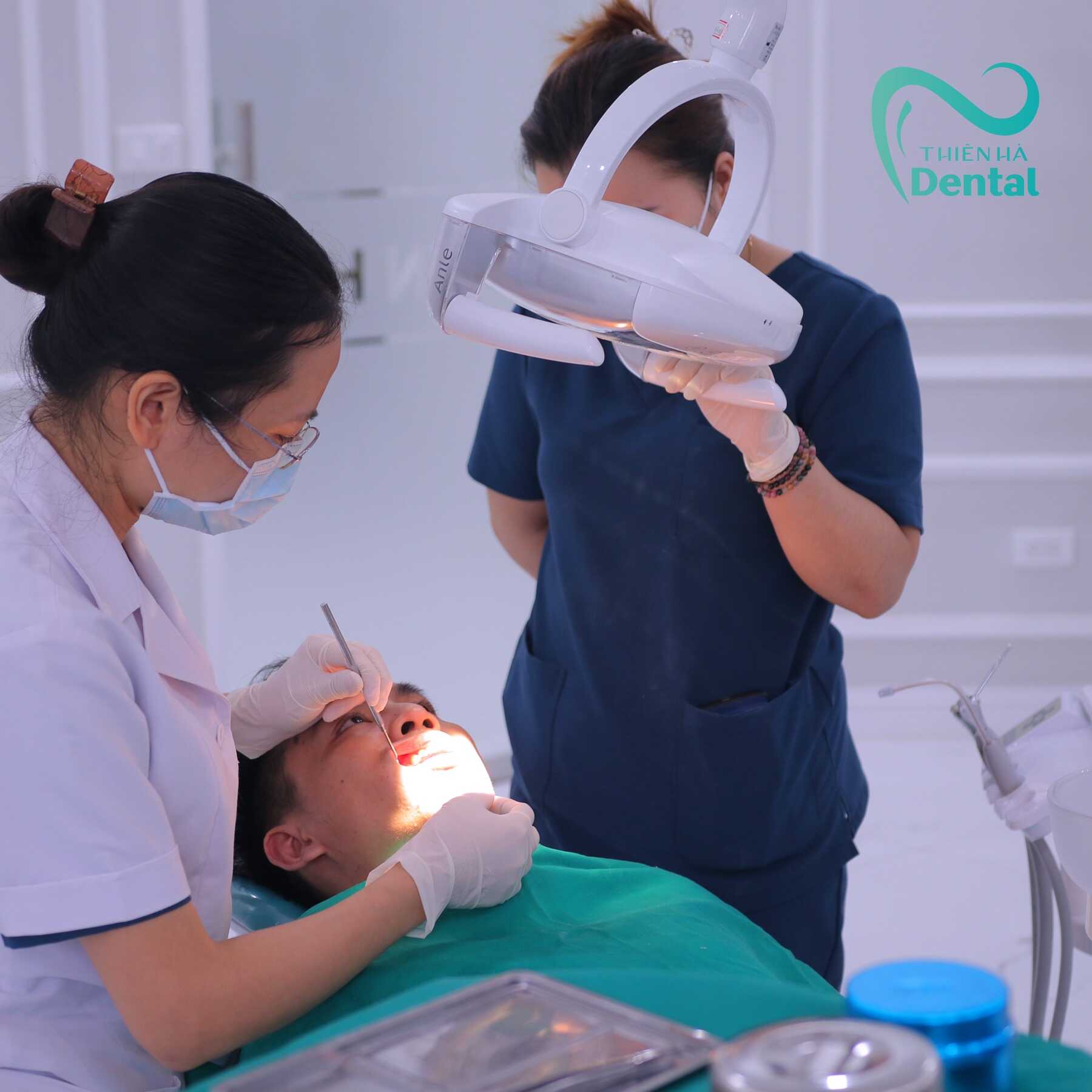 khách nhổ răng an toàn tại nha khoa Thiên Hà